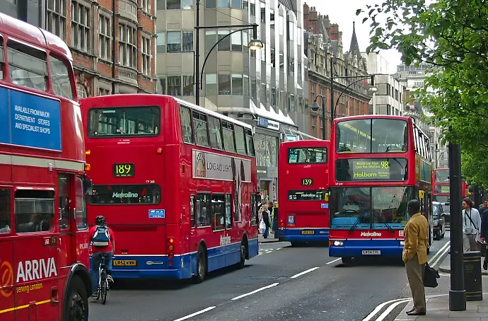 Curso bonificado Inglés A2 + pre intermediate + IA + Metaverso